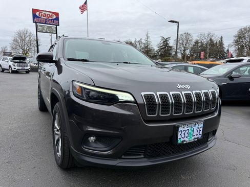 Used 2019 Jeep Cherokee Latitude Plus AWD/4WD image 13