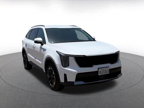 Used 2024 Kia Sorento S AWD/4WD image 3