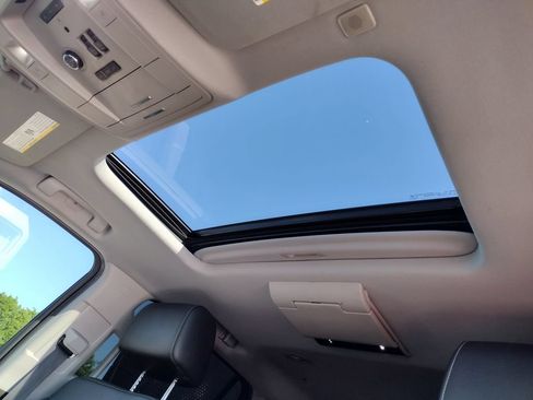 Used 2018 Chevrolet Tahoe Premier AWD/4WD image 5