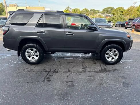 Used 2020 Toyota 4Runner SR5 AWD/4WD image 2