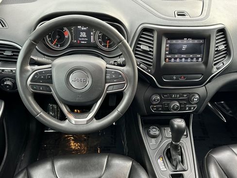 Used 2020 Jeep Cherokee Latitude Plus image 16