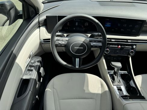 Used 2025 Hyundai Tucson SEL image 14