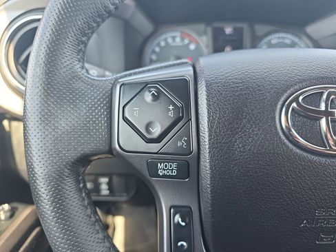 Used 2021 Toyota Tacoma TRD Off-Road image 17