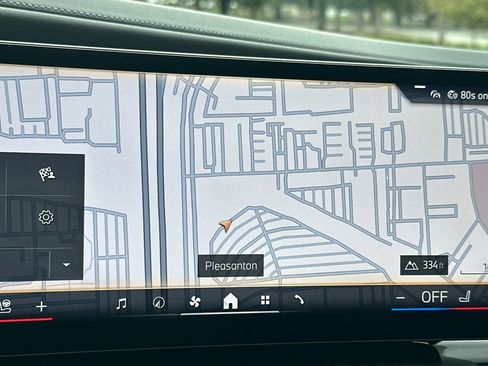 Used 2025 BMW 740i w/ Premium Package image 25