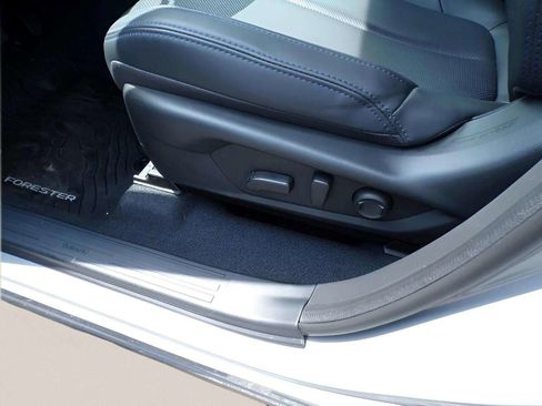 Certified 2025 Subaru Forester Limited image 19