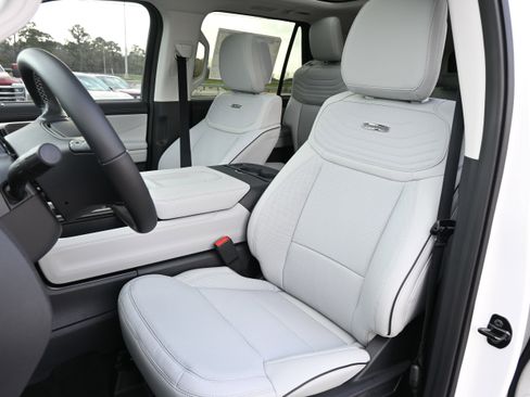 New 2026 Ford Expedition Platinum image 33