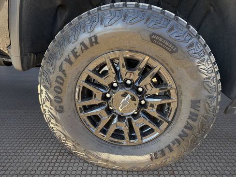 Used 2026 Chevrolet Silverado 2500 ZR2 w/ LPO, Dark Essentials Package AWD/4WD image 10