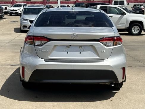 Used 2025 Toyota Corolla LE FWD image 5