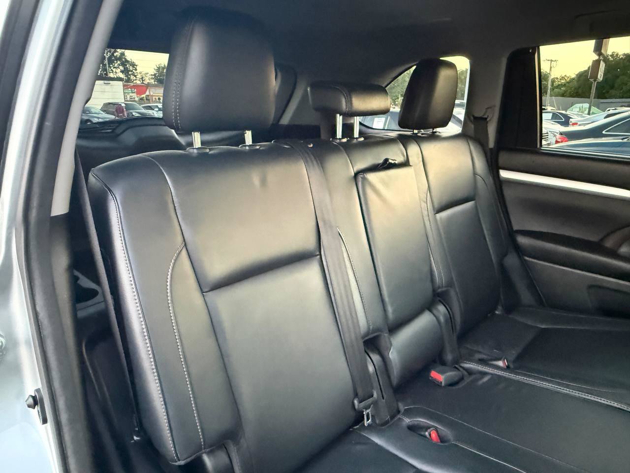 Used 2017 Toyota Highlander XLE AWD/4WD image 33