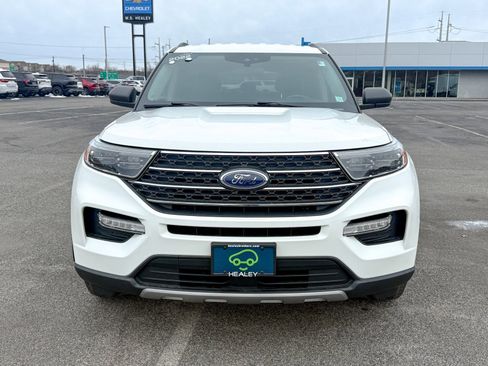 Used 2022 Ford Explorer XLT w/ Equipment Group 202A image 2
