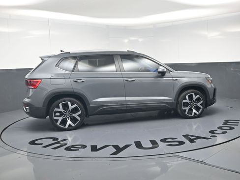 Used 2022 Volkswagen Taos SEL w/ Panoramic Sunroof Package AWD/4WD image 10