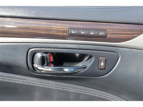 Used 2013 Lexus LS 460 AWD image 31