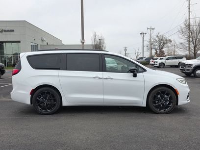 New 2026 Chrysler Pacifica Limited