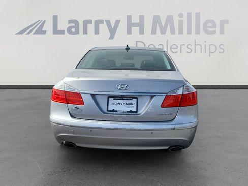 Used 2011 Hyundai Genesis 3.8 w/ Technology Pkg 4 image 4