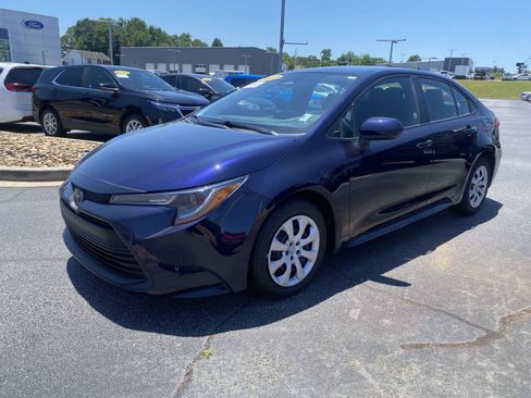Used 2023 Toyota Corolla LE FWD image 3