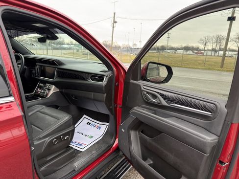 Used 2023 GMC Yukon XL Denali w/ Denali Reserve Package image 26