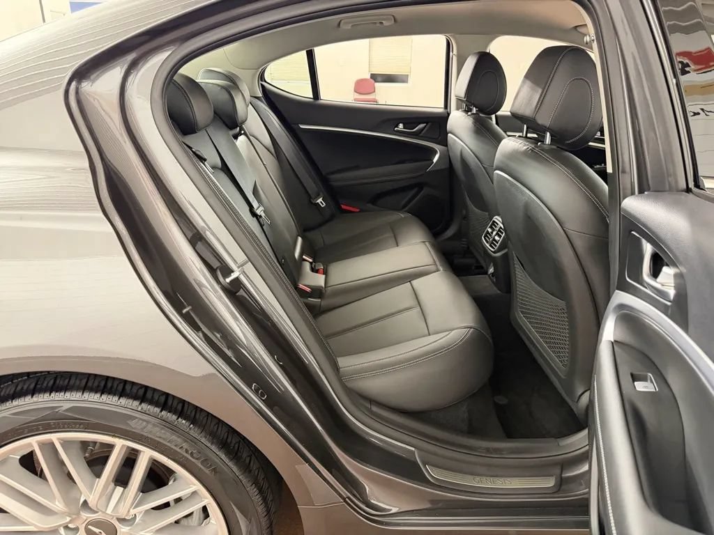 Used 2021 Genesis G70 2.0T AWD/4WD image 29