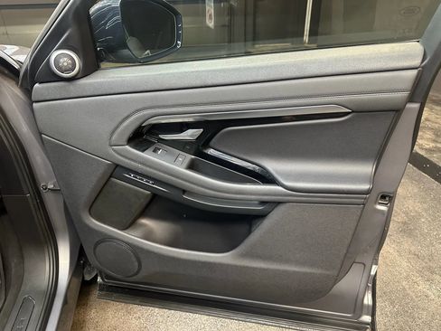 Used 2020 Land Rover Range Rover Evoque S image 28