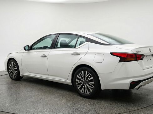 Used 2025 Nissan Altima 2.5 SV image 6