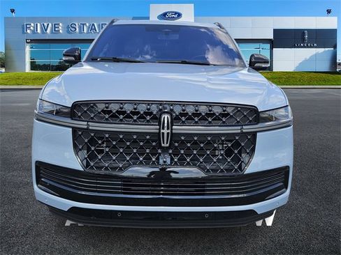 Used 2025 Lincoln Navigator L Reserve w/ Jet Appearance Package image 2