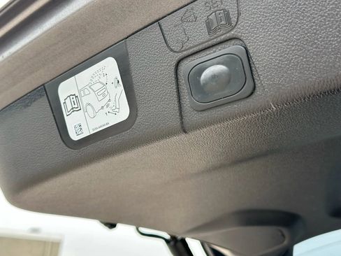 Used 2013 Ford C-MAX SEL image 21