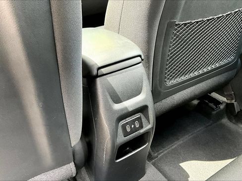 Used 2025 Hyundai Venue SEL FWD image 12
