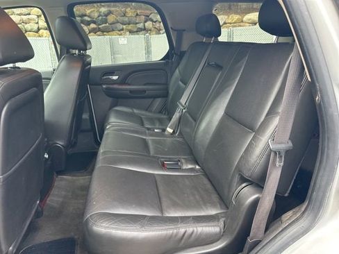 Used 2010 Cadillac Escalade Luxury AWD/4WD image 22