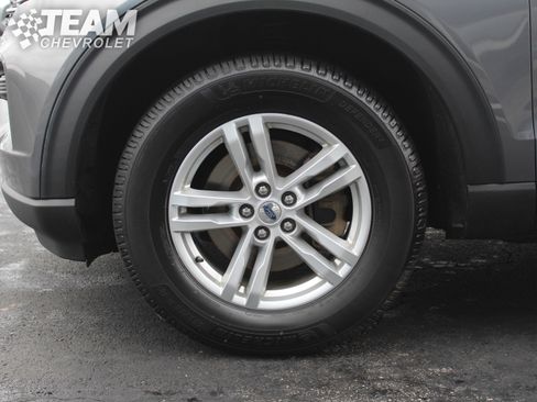 Used 2021 Ford Explorer XLT image 32