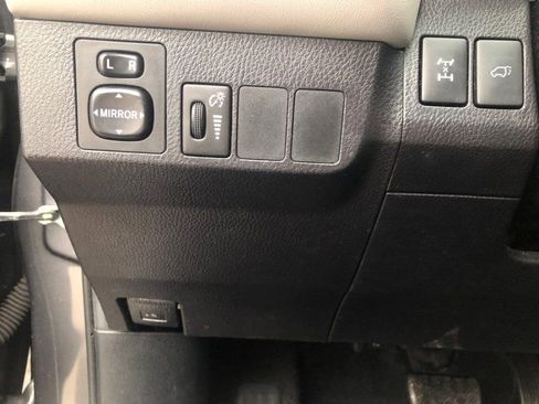Used 2016 Toyota RAV4 XLE AWD/4WD image 7
