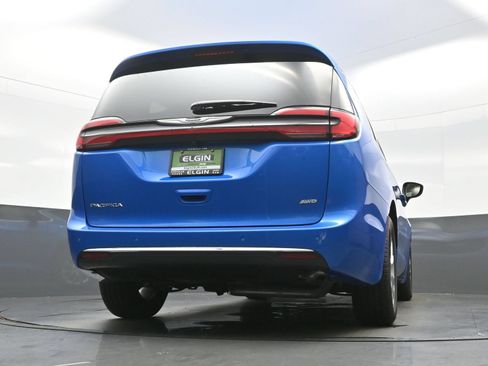 New 2026 Chrysler Pacifica Select AWD/4WD image 18