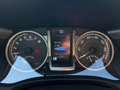 Certified 2018 Toyota Tacoma SR5 w/ SR5 Appearance Package (SM) image 16