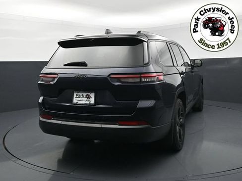 Used 2023 Jeep Grand Cherokee L Limited w/ Luxury Tech Group II AWD/4WD image 5