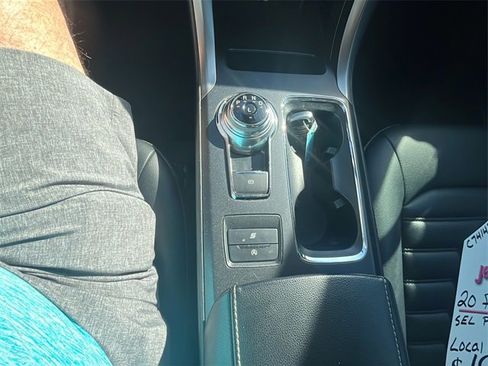 Used 2020 Ford Fusion SEL image 22