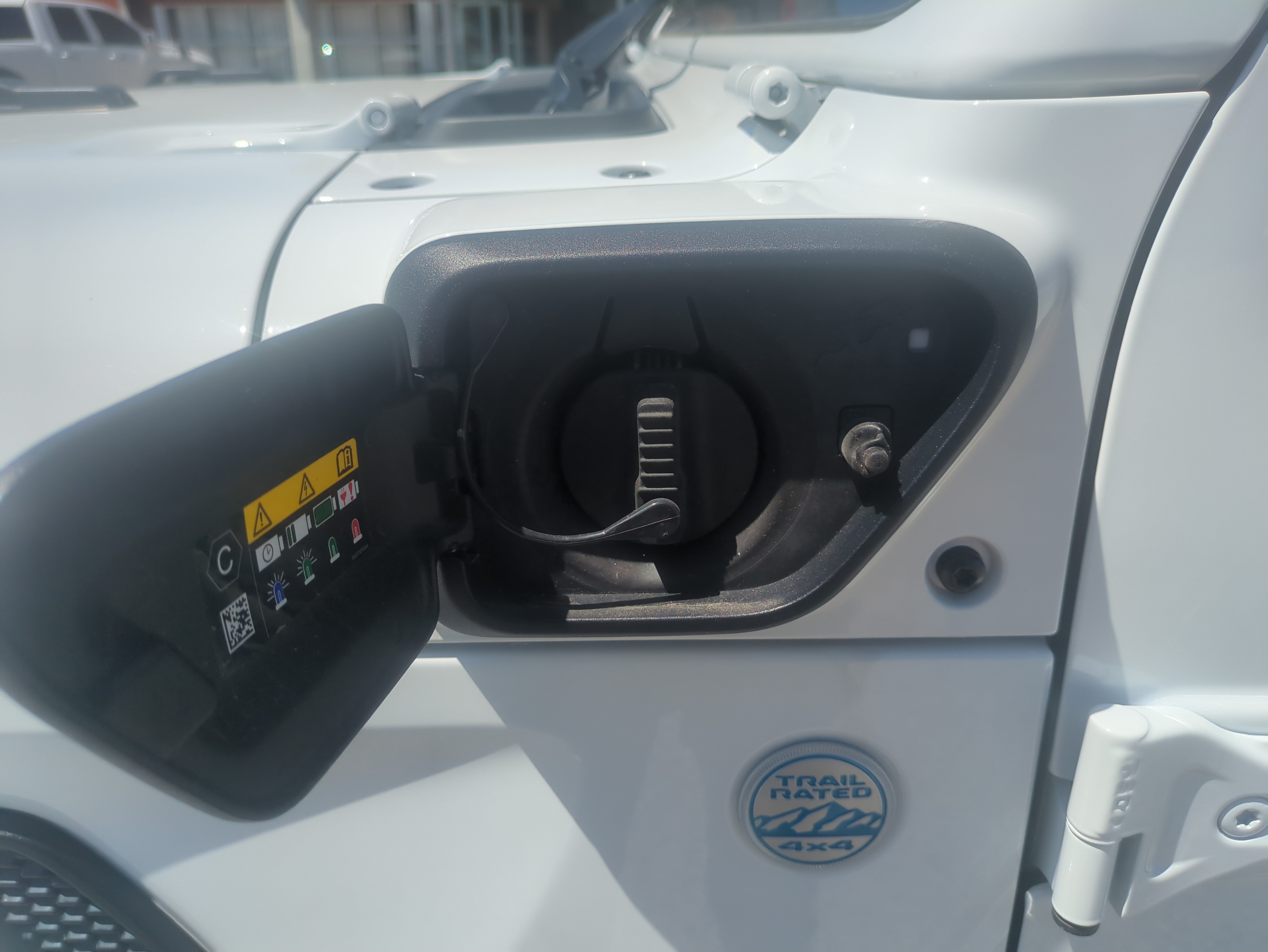 Used 2023 Jeep Wrangler Unlimited Sahara w/ Cold Weather Group AWD/4WD image 8