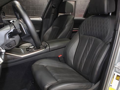 Used 2024 BMW X7 xDrive40i w/ Executive Package AWD/4WD image 34