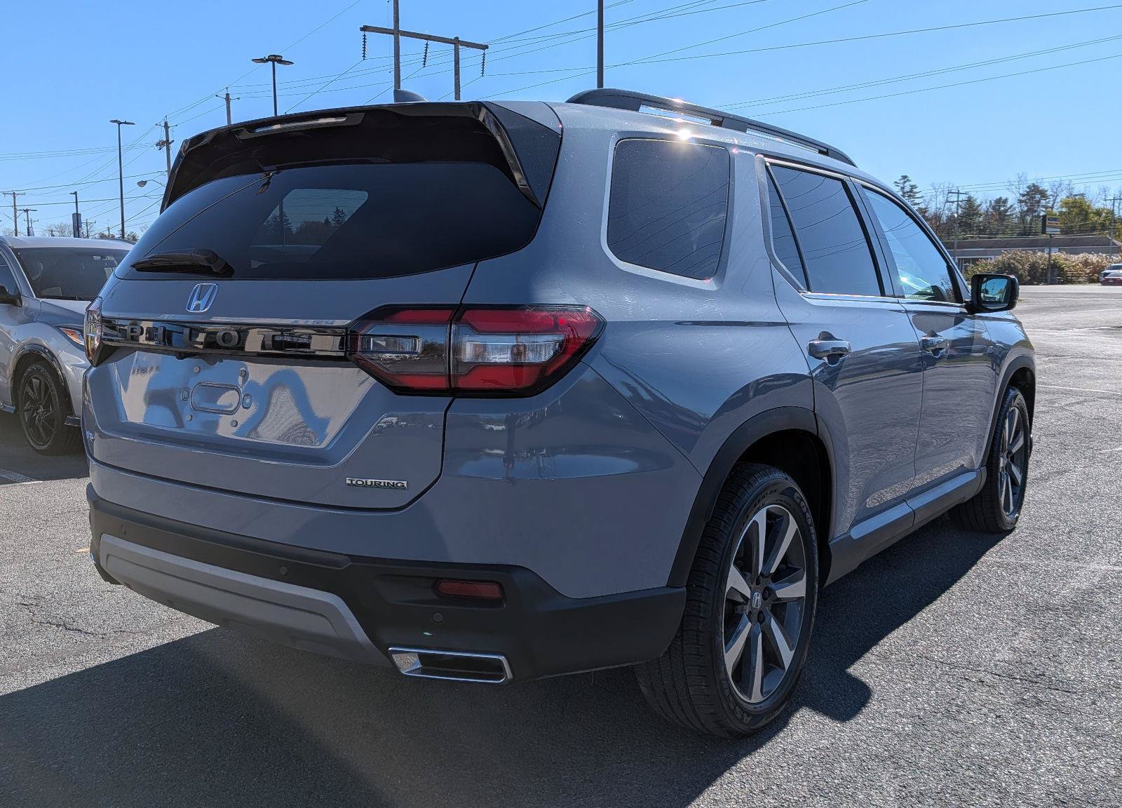Certified 2025 Honda Pilot Touring image 7