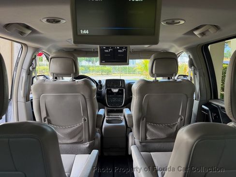 Used 2013 Chrysler Town & Country Limited w/ Luxury Group FWD image 43