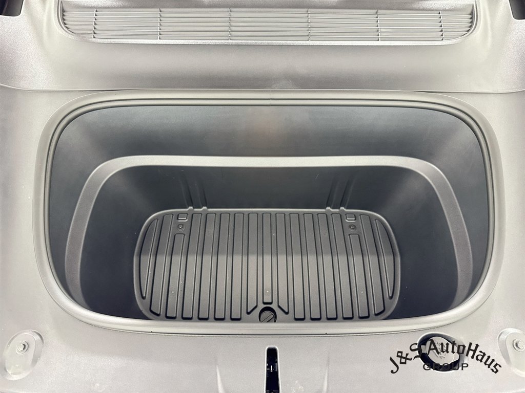 Used 2026 Tesla Model Y 2WD image 39