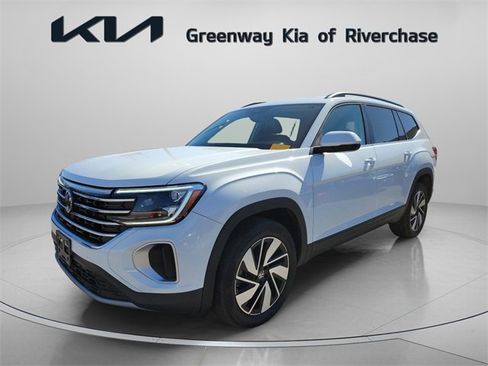 Used 2025 Volkswagen Atlas SE image 3