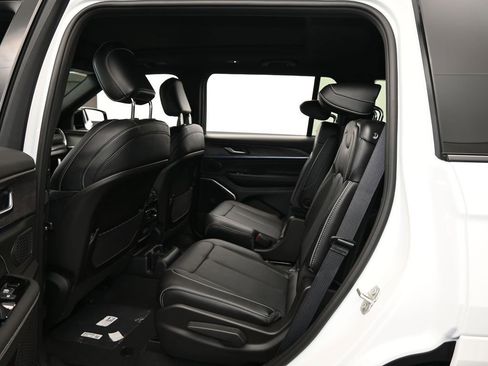 Used 2024 Jeep Grand Cherokee L Overland image 27