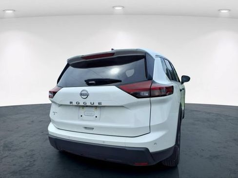 Used 2024 Nissan Rogue S FWD image 15