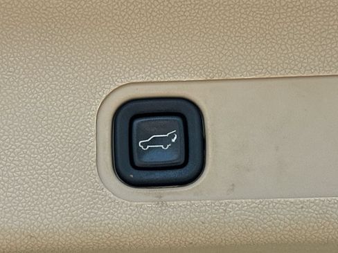 Used 2012 Chevrolet Tahoe LTZ AWD/4WD image 16