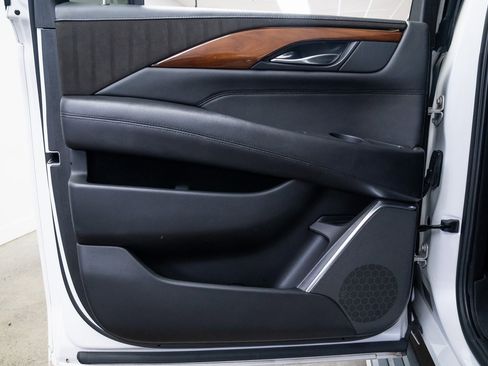 Used 2019 Cadillac Escalade ESV Premium Luxury image 20
