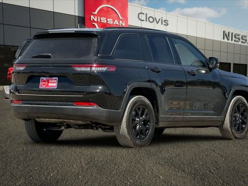 Used 2024 Jeep Grand Cherokee Altitude RWD image 3