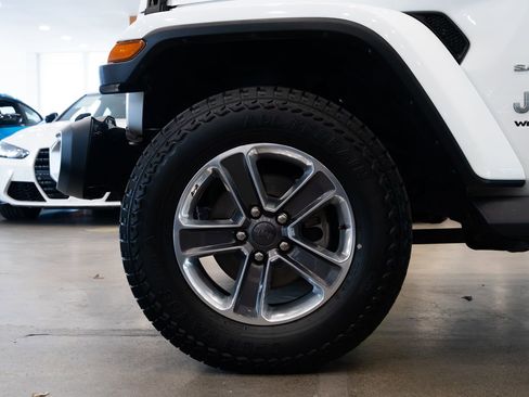 Used 2019 Jeep Wrangler Unlimited Sahara image 7