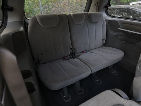 Used 2008 Kia Sedona LX image 13