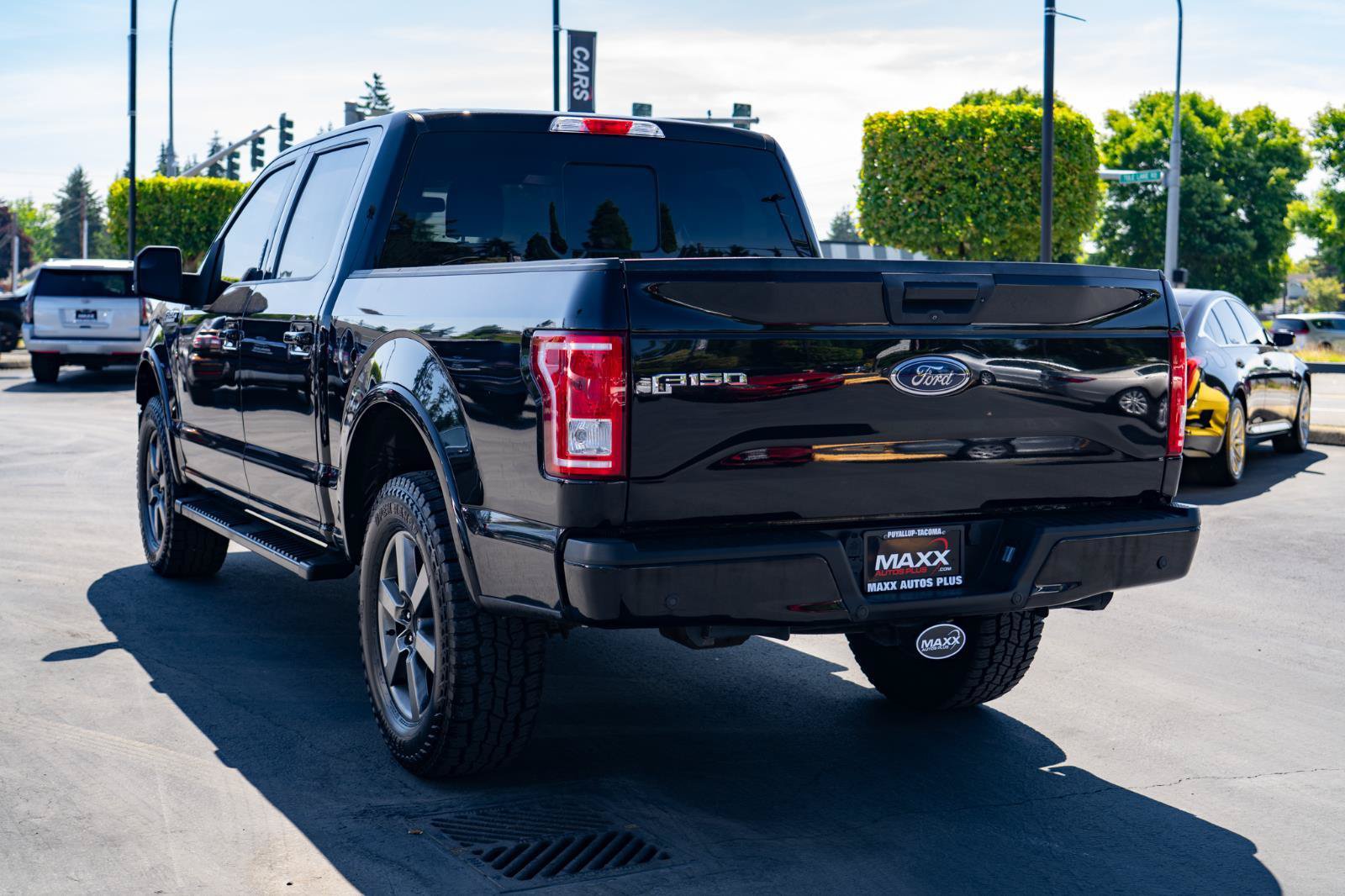 Used 2017 Ford F150 XLT w/ Equipment Group 302A Luxury AWD/4WD image 10
