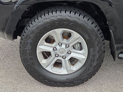 Used 2019 Toyota 4Runner SR5 AWD/4WD image 7