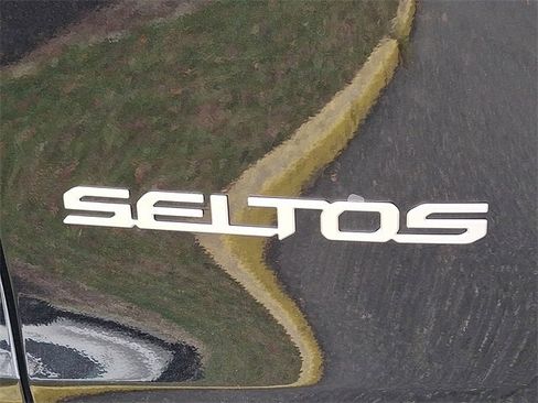 Certified 2025 Kia Seltos SX w/ SX Sunroof Package image 31