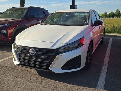 Used 2024 Nissan Altima 2.5 SV FWD image 1